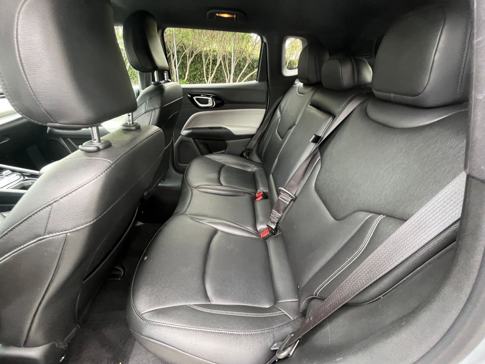 Used 2025 Jeep Compass Limited image 27