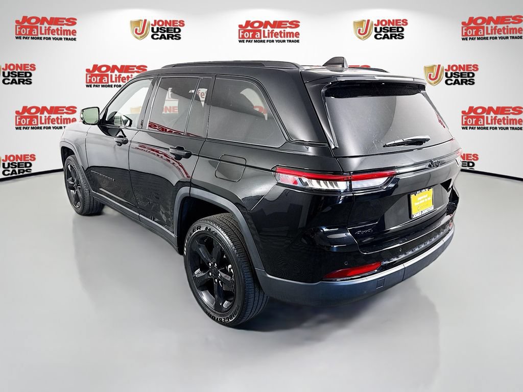 Used 2023 Jeep Grand Cherokee Altitude AWD/4WD image 2