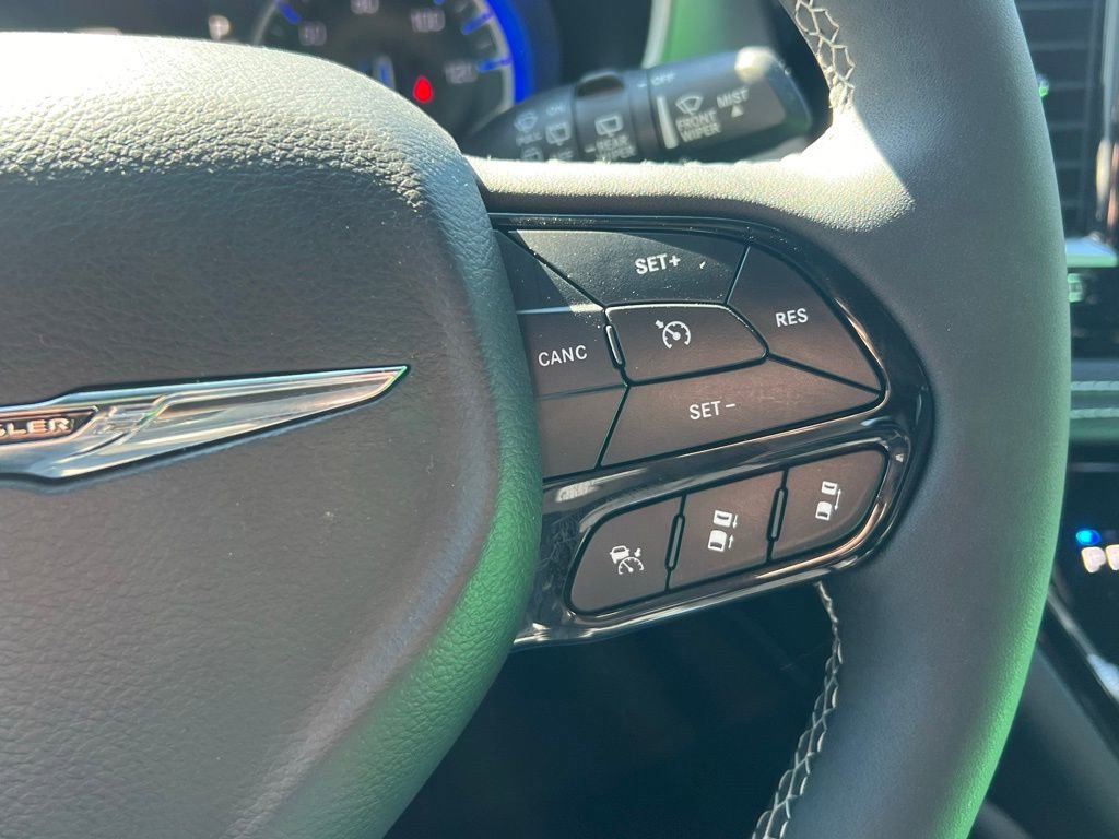 Used 2024 Chrysler Pacifica Limited w/ S Appearance Package image 34