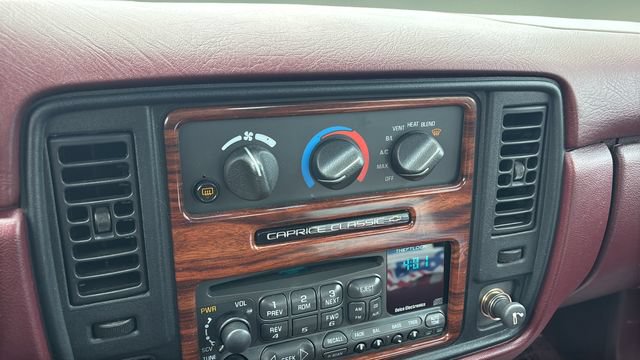Used 1996 Chevrolet Caprice SS RWD image 27