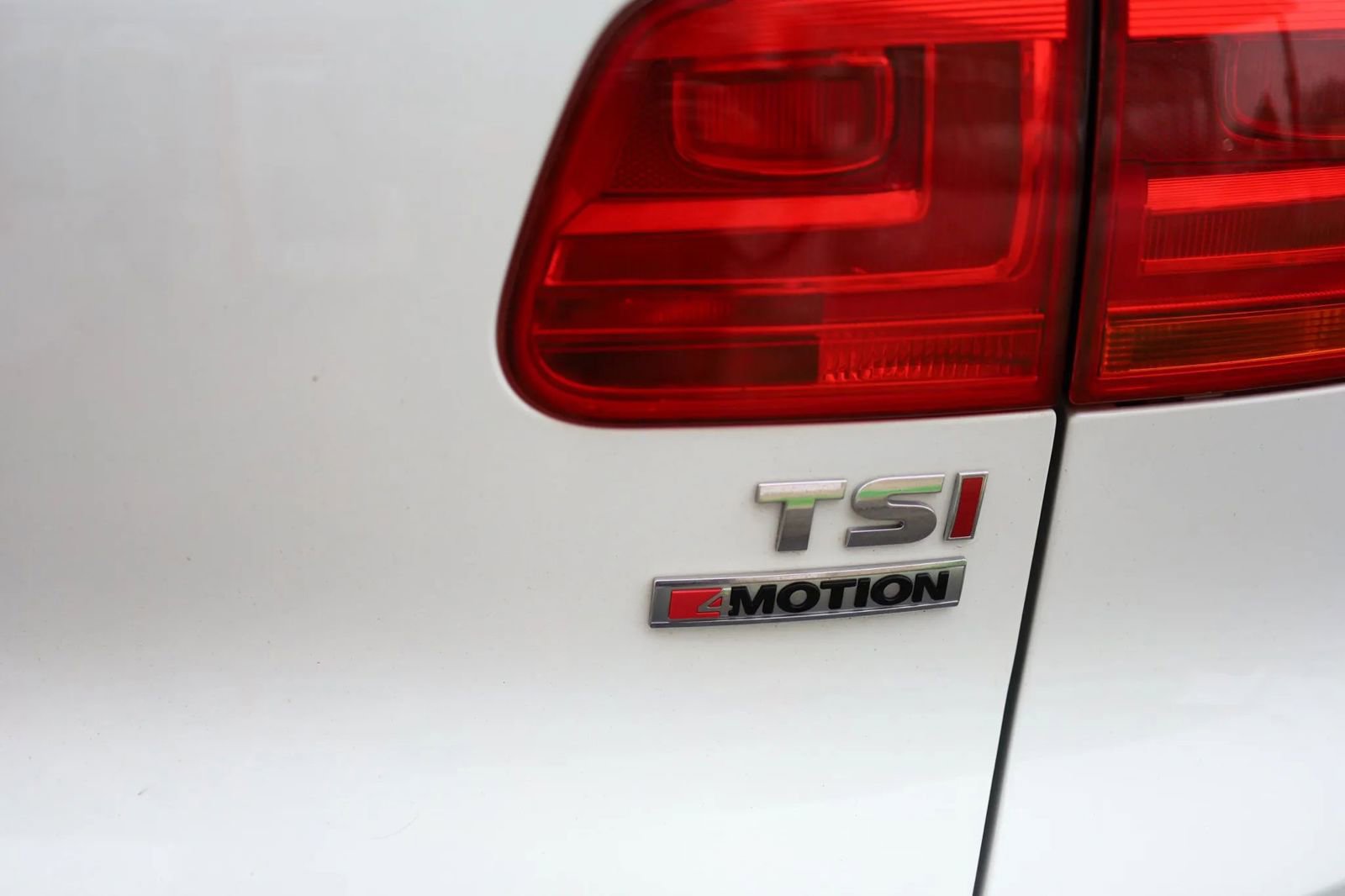 Used 2017 Volkswagen Tiguan S image 11