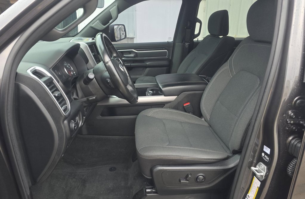 Used 2022 RAM 1500 Big Horn AWD/4WD image 3