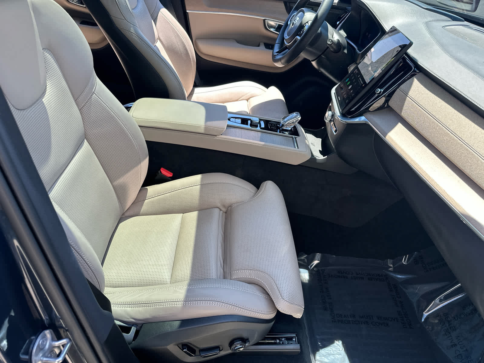 Used 2025 Volvo XC90 B6 Ultra w/ Protection Package AWD/4WD image 46
