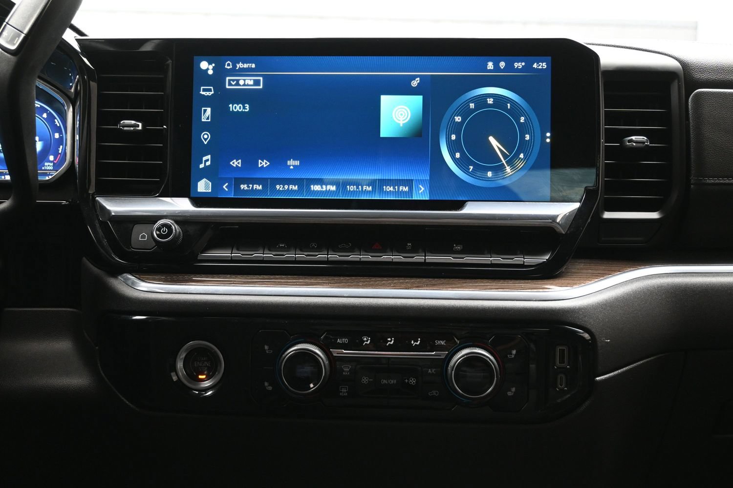 Used 2023 Chevrolet Silverado 1500 LT RWD image 17