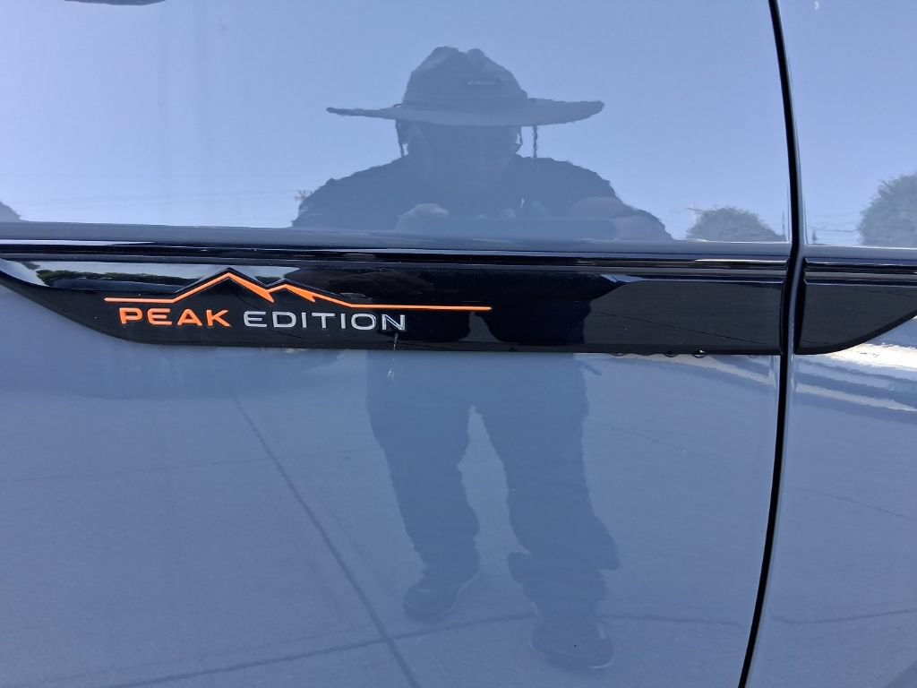 Used 2025 Volkswagen Atlas Peak Edition SE AWD/4WD image 39