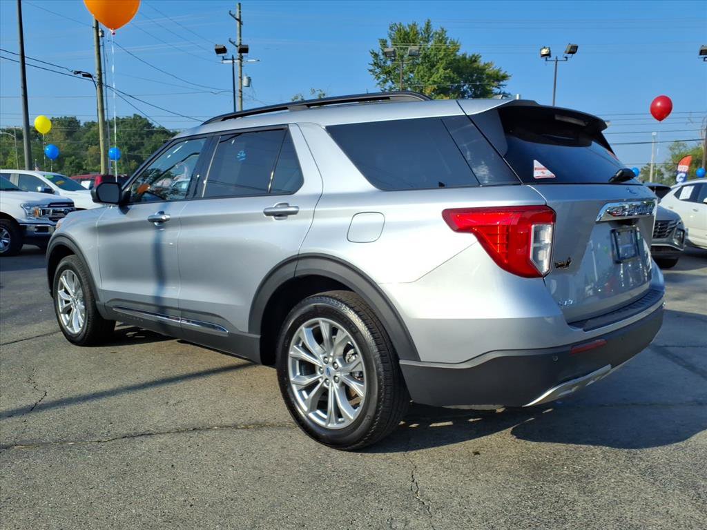 Used 2023 Ford Explorer XLT w/ Equipment Group 202A image 5