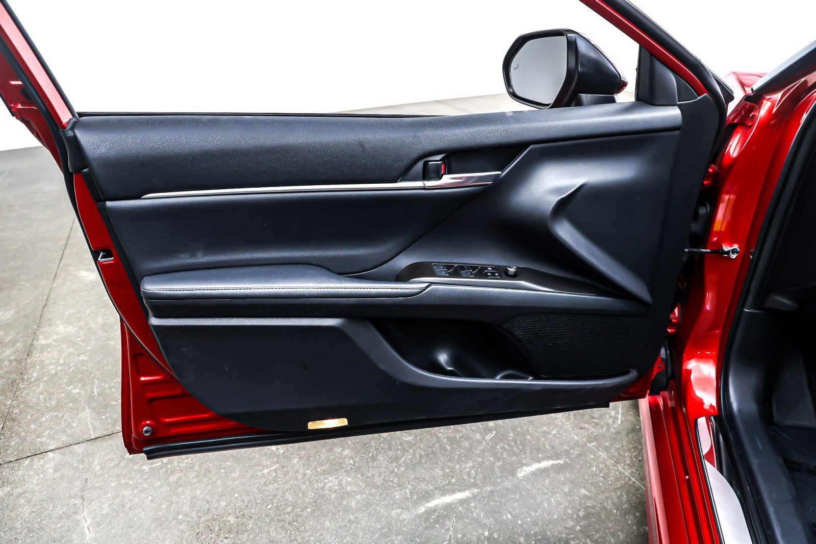 Used 2021 Toyota Camry XSE image 21