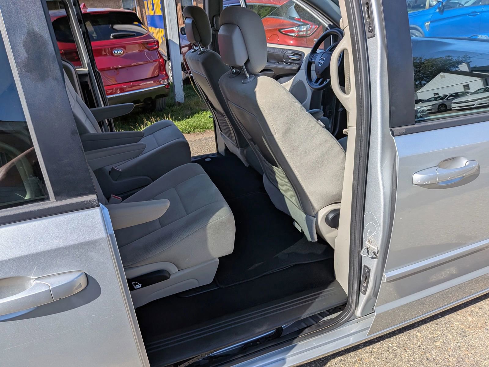 Used 2012 Dodge Grand Caravan SE FWD image 33