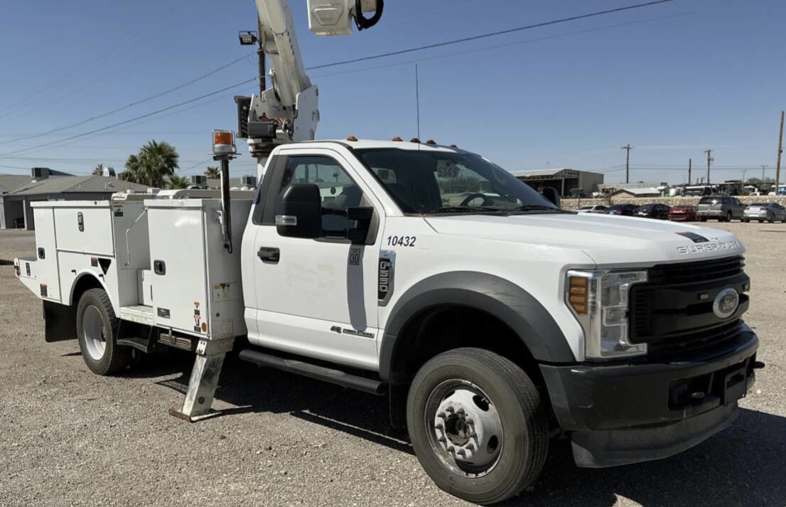 Used 2019 Ford F550 4x4 Regular Cab Super Duty image 3