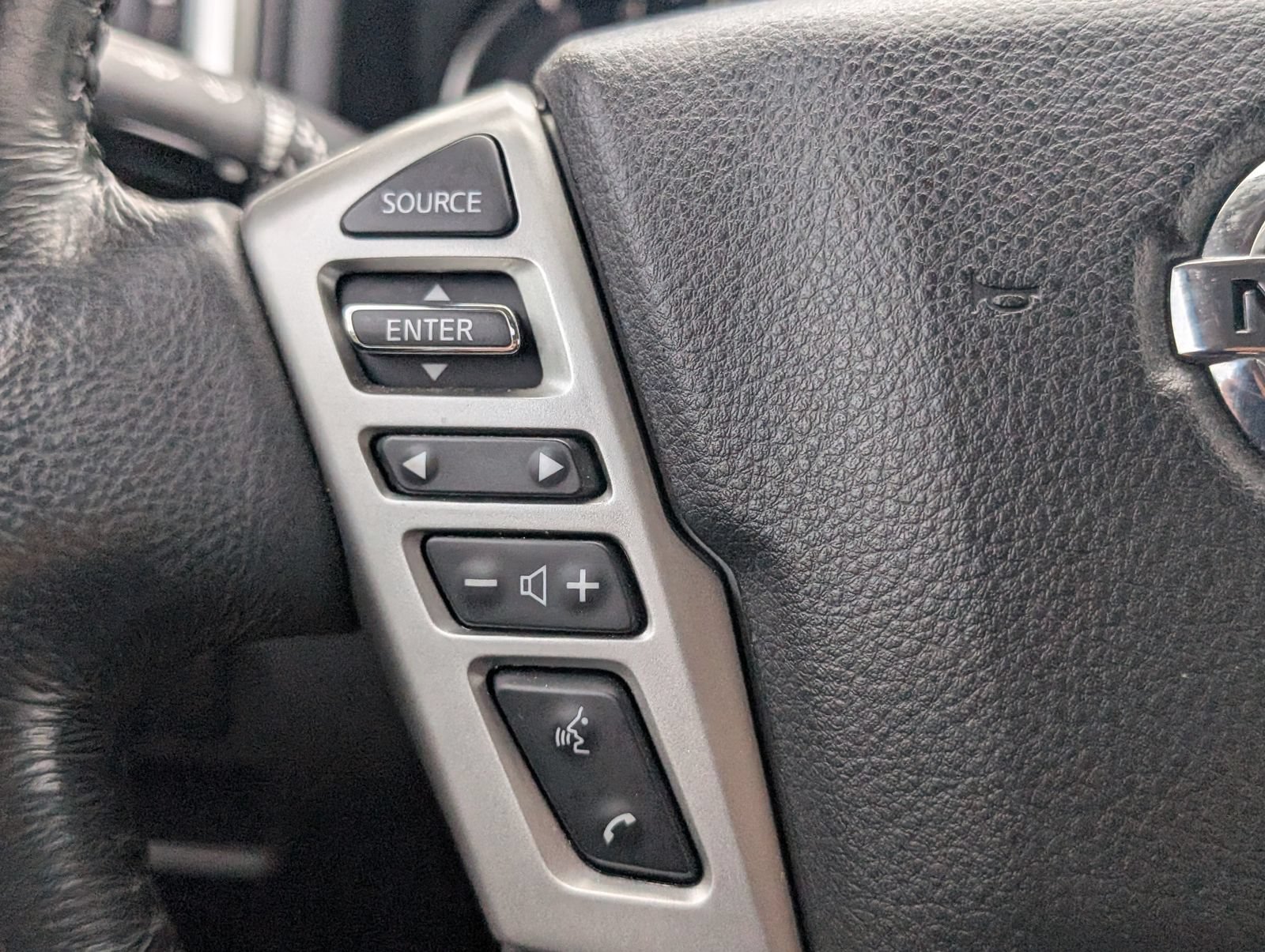 Used 2021 Nissan Titan SV w/ SV Convenience Package RWD image 24