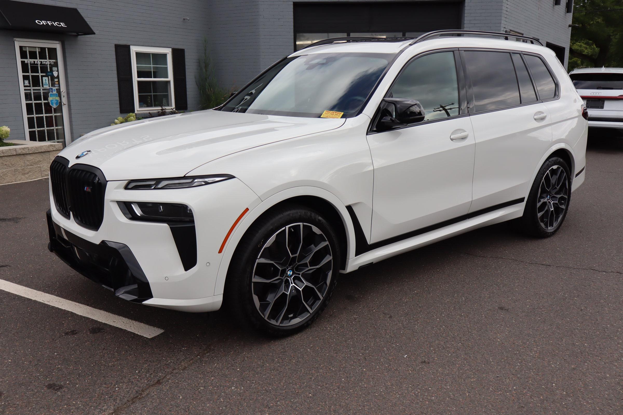 Used 2025 BMW X7 M60i AWD/4WD image 2