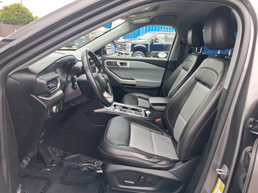 Used 2023 Ford Explorer XLT w/ Equipment Group 202A RWD image 13