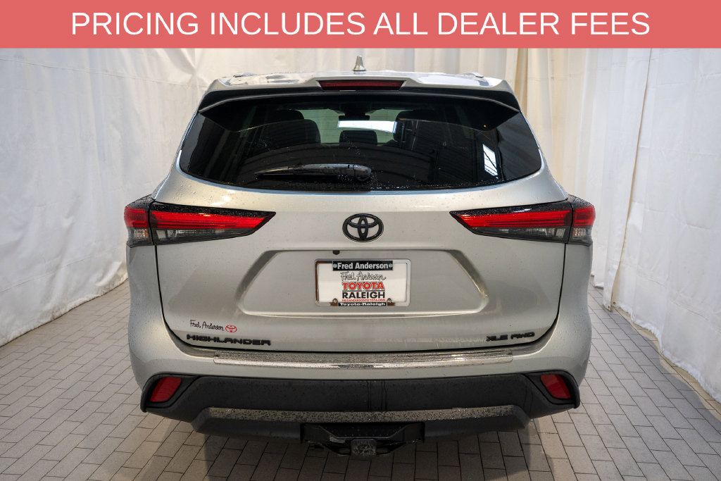 Used 2022 Toyota Highlander XLE AWD/4WD image 4