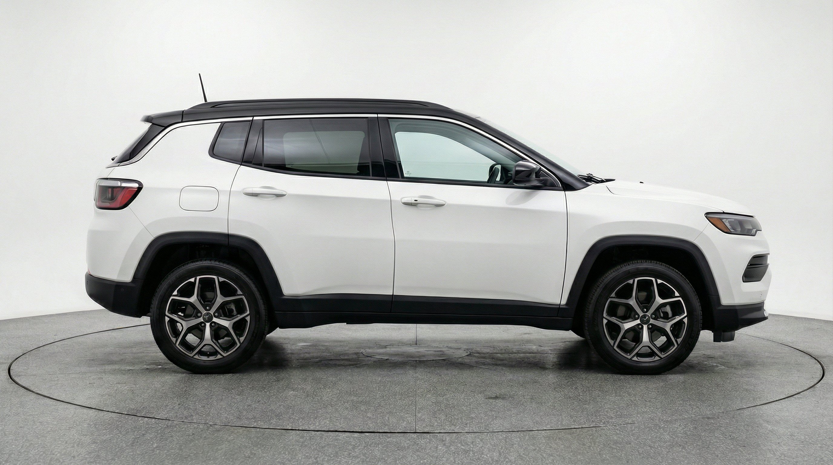 Used 2025 Jeep Compass Limited AWD/4WD image 11