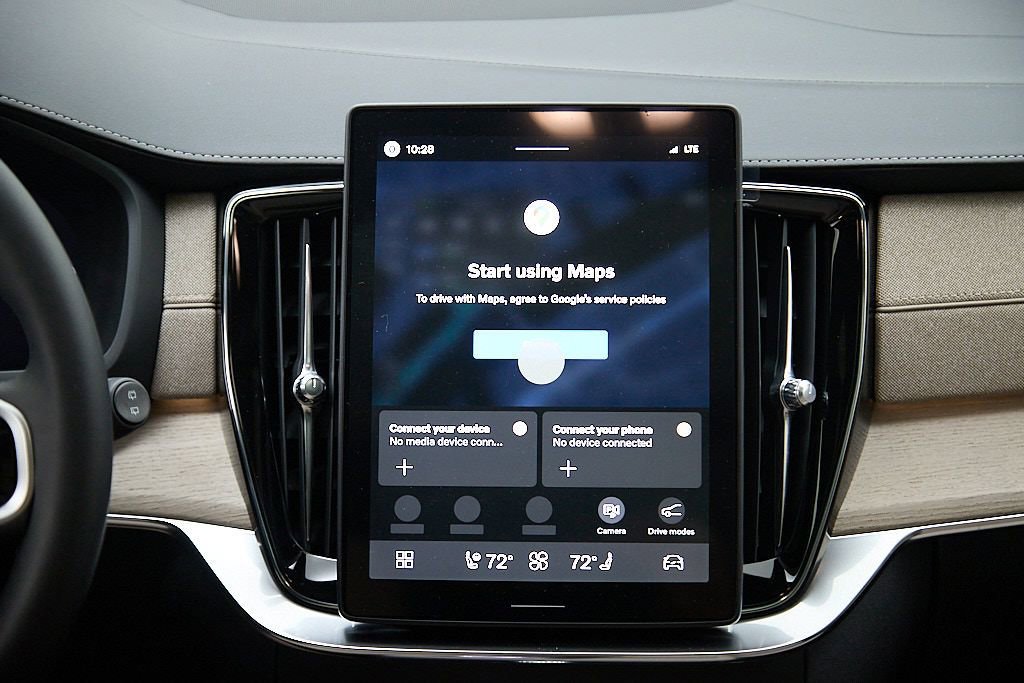 New 2026 Volvo XC90 T8 Plus w/ Protection Package image 29