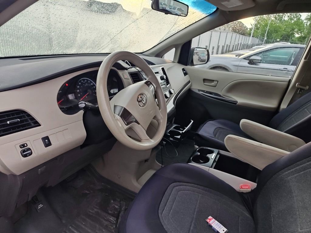 Used 2013 Toyota Sienna L FWD image 10