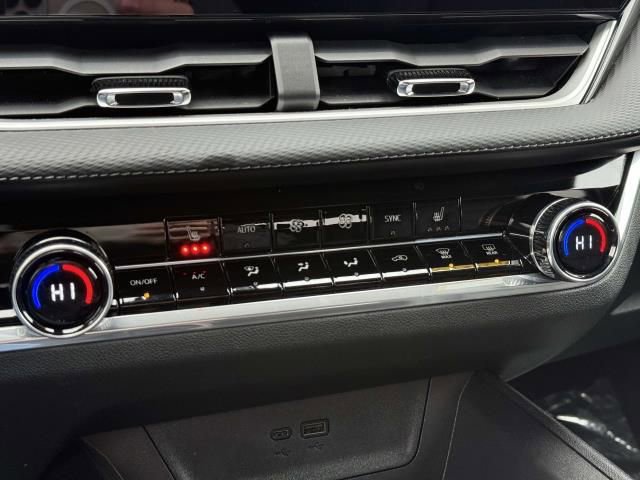 Used 2025 Chevrolet Equinox LT w/ Convenience Package II image 27