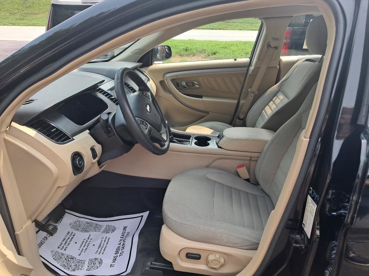 Used 2017 Ford Taurus SE FWD image 16