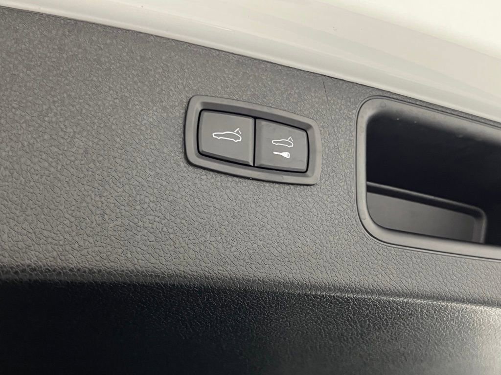 Used 2024 Porsche Macan GTS image 47