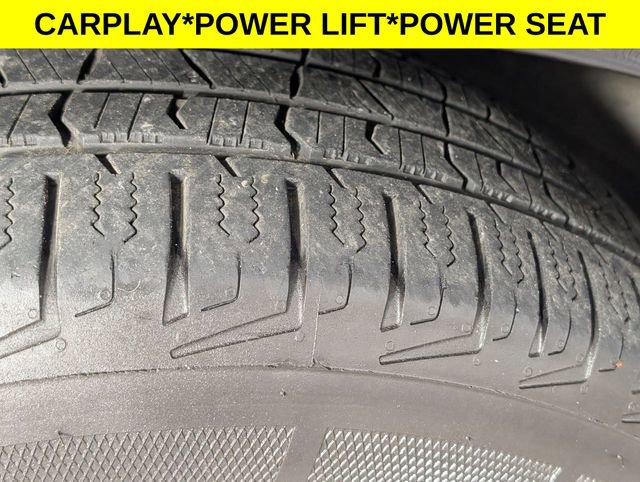 Used 2022 Chrysler Voyager LX image 9