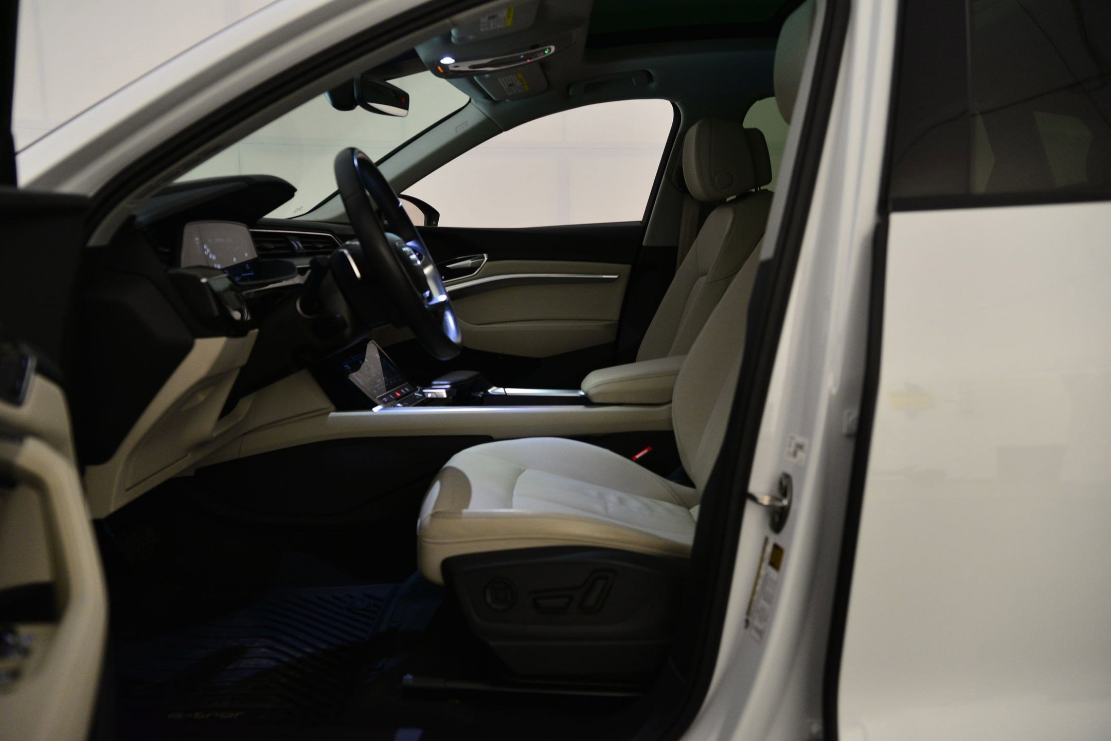 Certified 2024 Audi Q8 e-tron Premium image 24