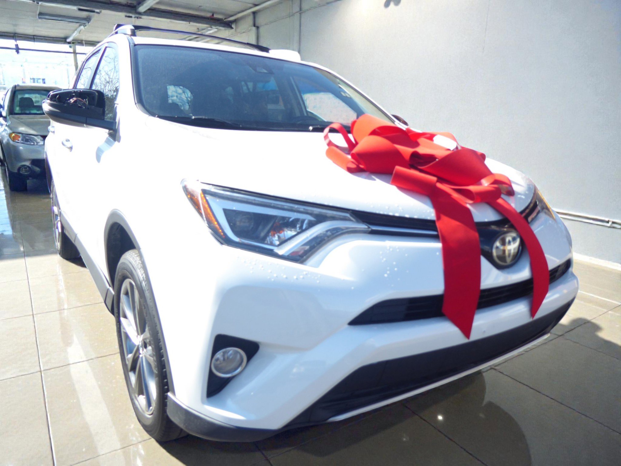 Used 2018 Toyota RAV4 Limited w/ All Weather Liner Package AWD/4WD image 4