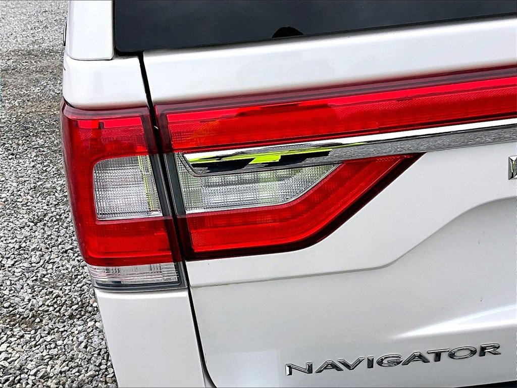Used 2017 Lincoln Navigator Reserve image 26