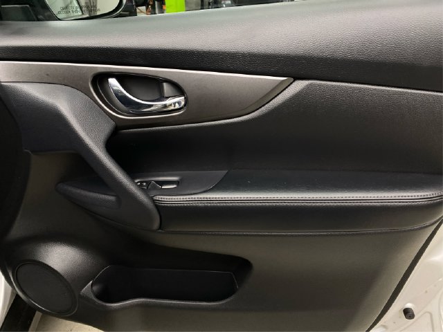 Used 2015 Nissan Rogue SV w/ SV Moonroof Package AWD/4WD image 28