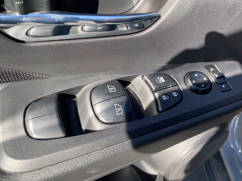 Used 2023 Nissan Kicks SV FWD image 12