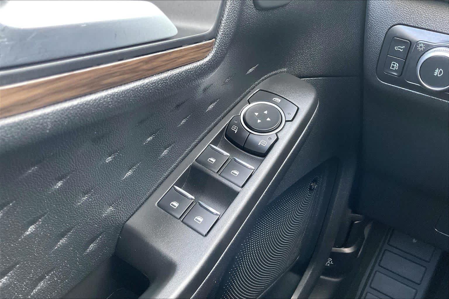 Used 2020 Ford Escape Titanium FWD image 35