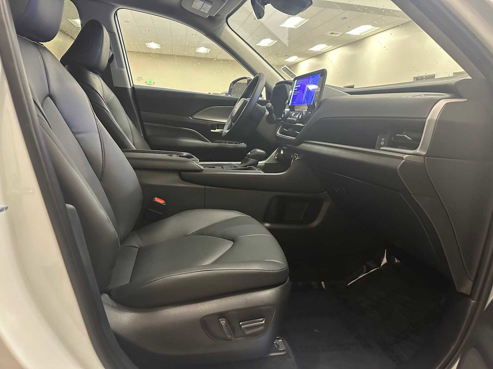 Certified 2025 Toyota Grand Highlander AWD Hybrid image 25