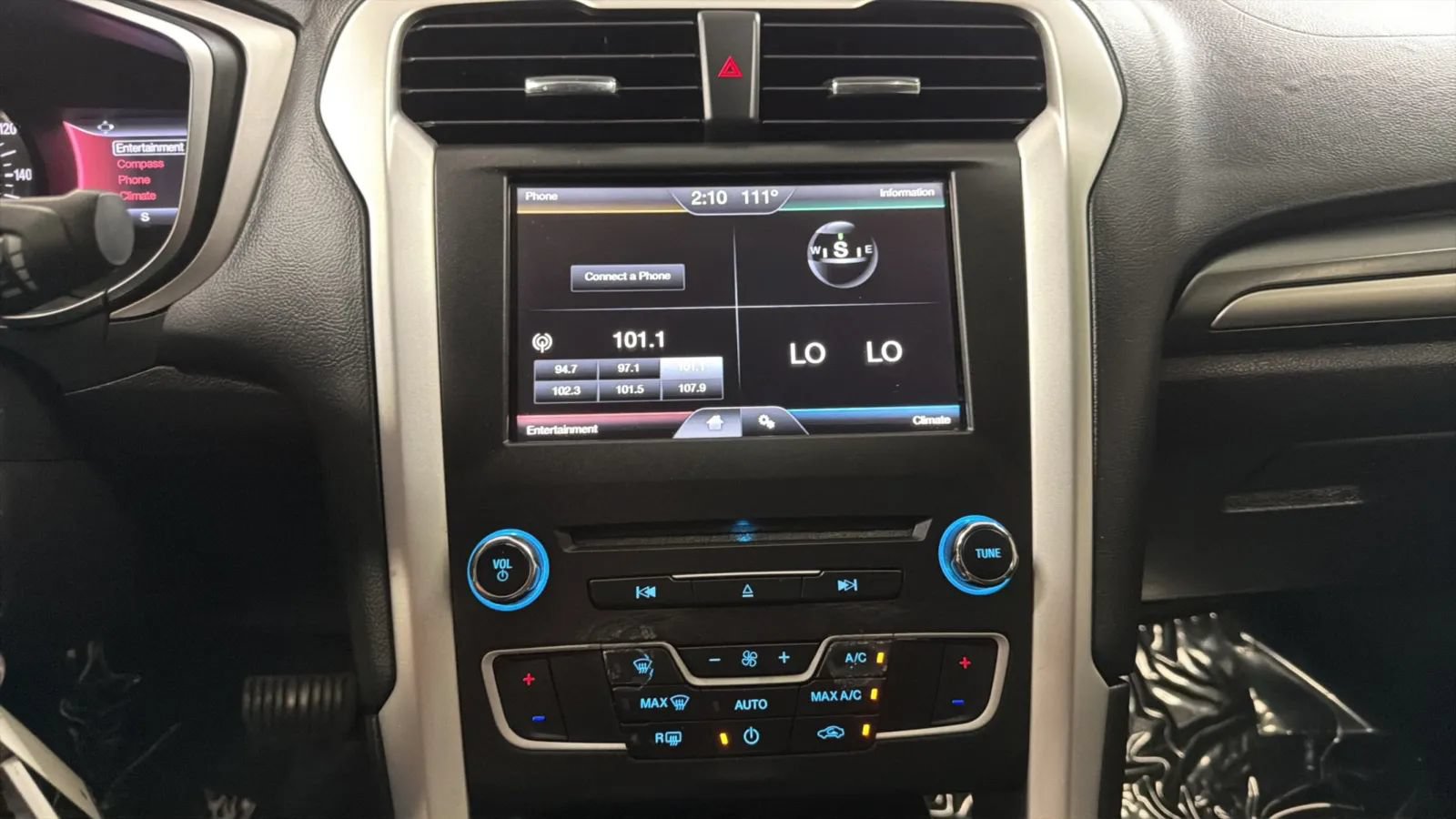 Used 2016 Ford Fusion SE FWD image 14