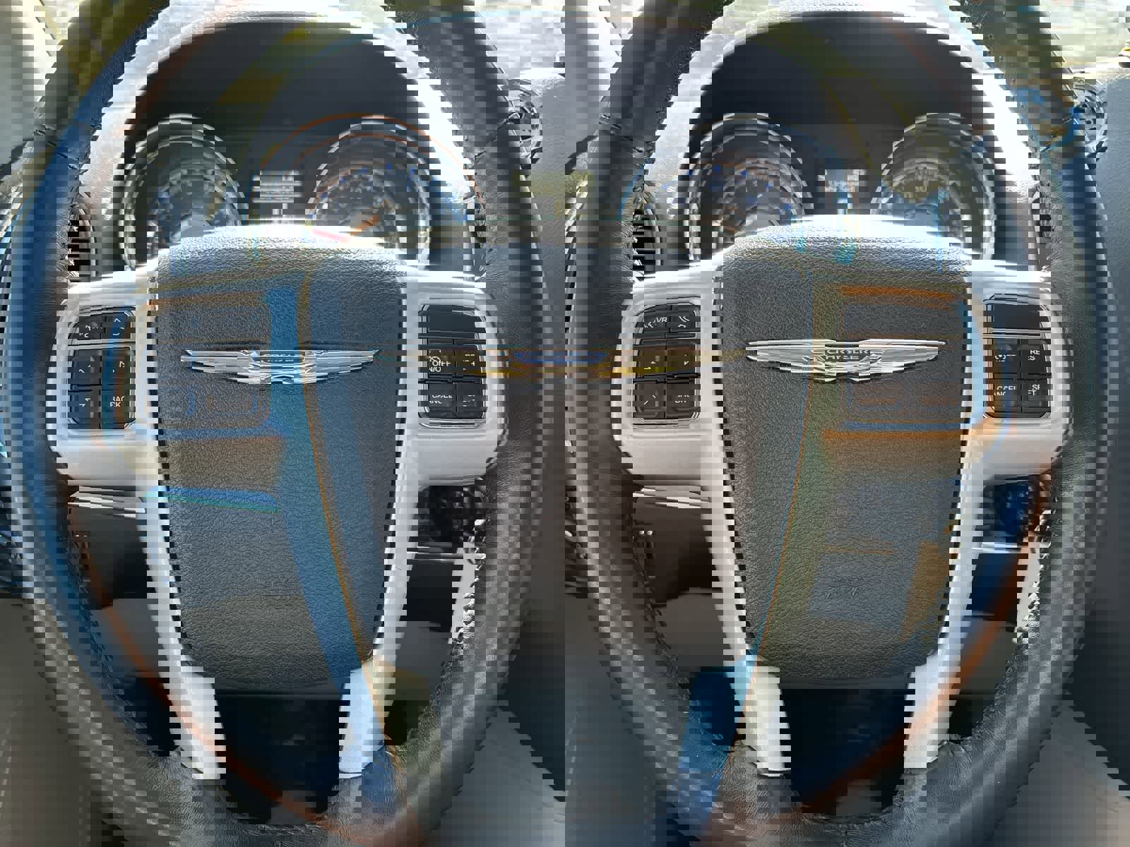 Used 2016 Chrysler Town & Country Touring image 7