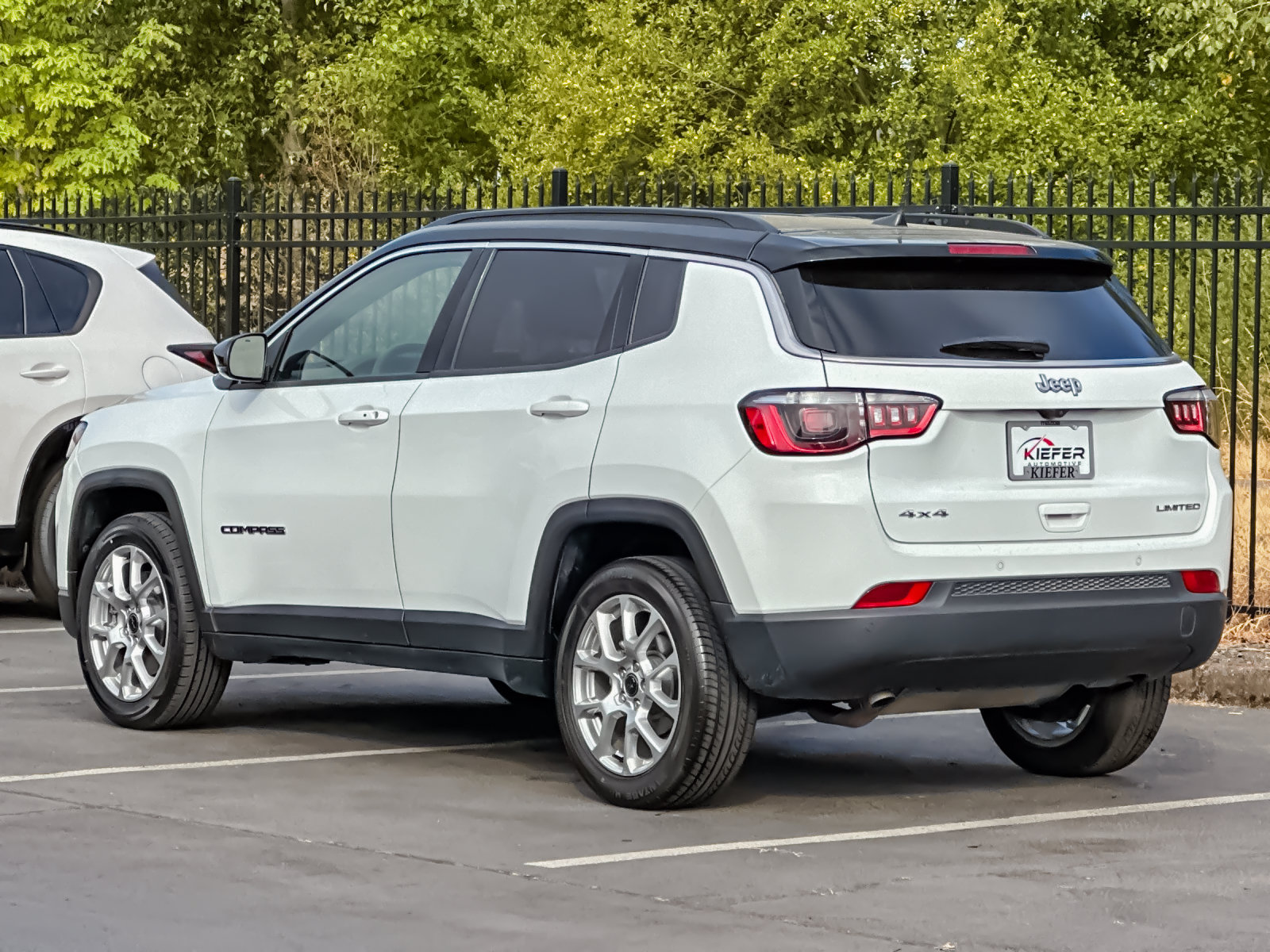 Used 2025 Jeep Compass Limited AWD/4WD image 5