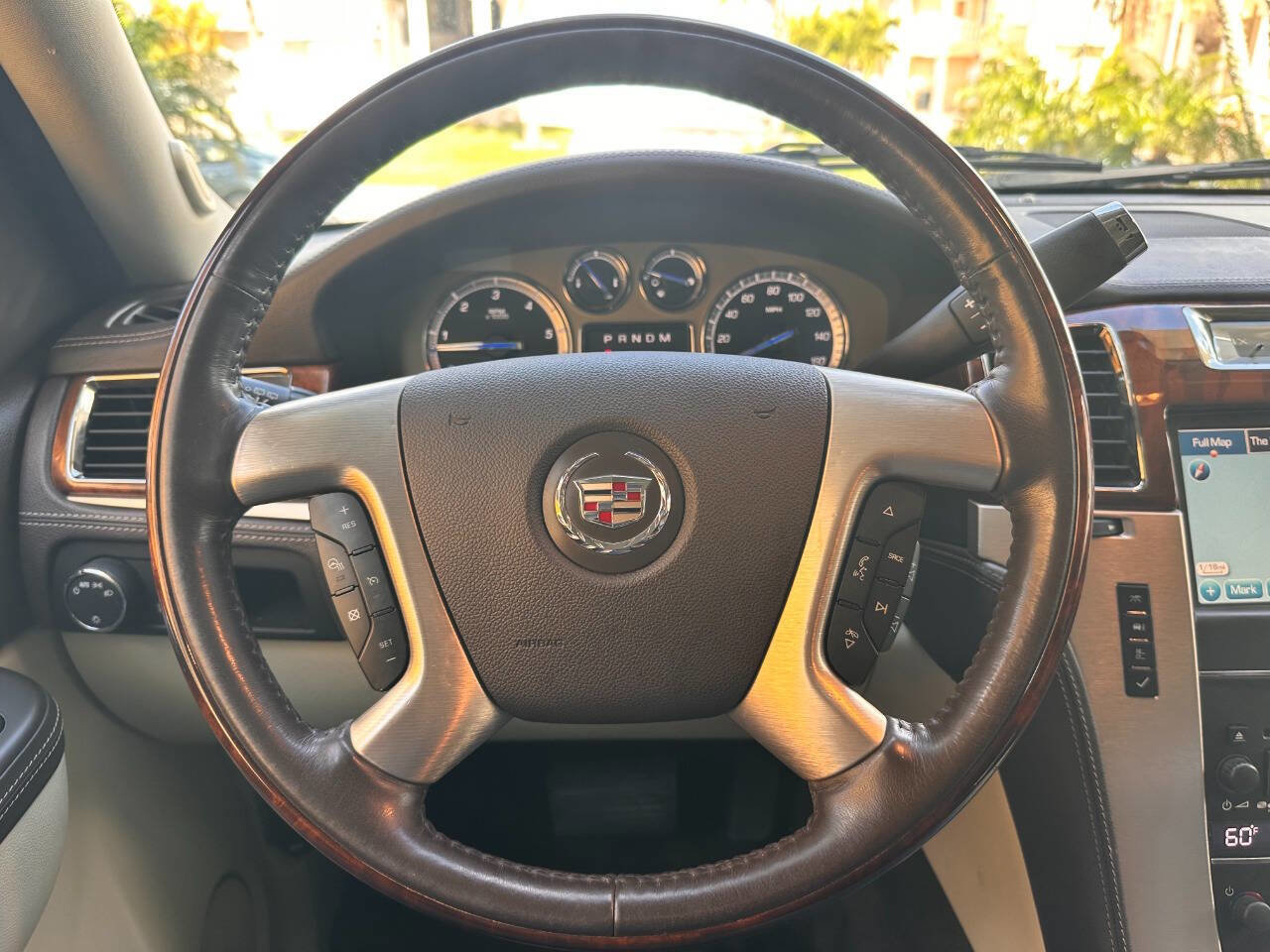 Used 2011 Cadillac Escalade Platinum image 13