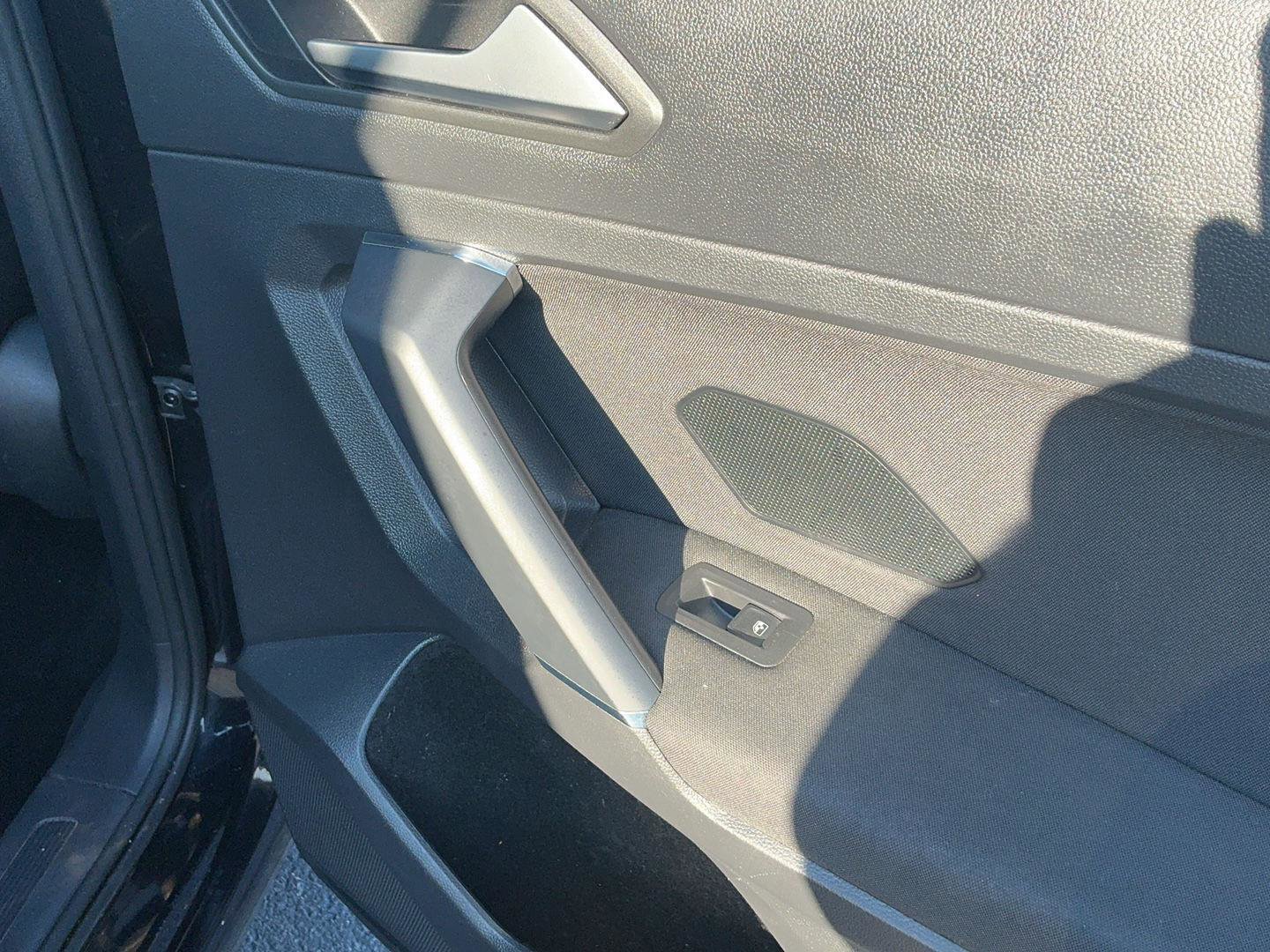 Used 2020 Volkswagen Tiguan S image 30