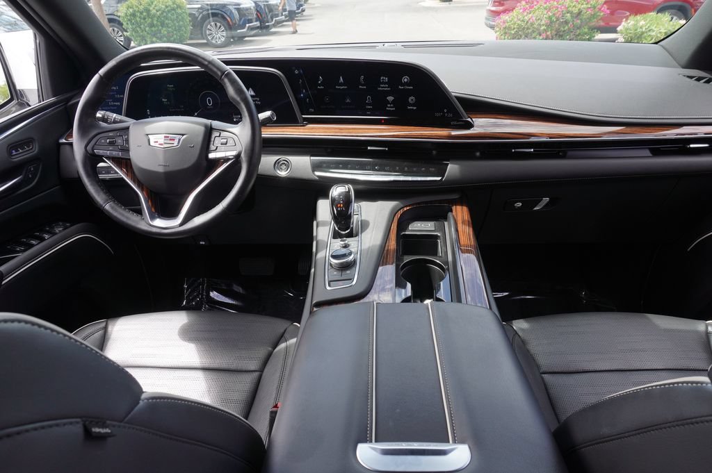 Used 2022 Cadillac Escalade Premium Luxury AWD/4WD image 15