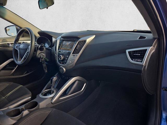 Used 2016 Hyundai Veloster FWD image 19