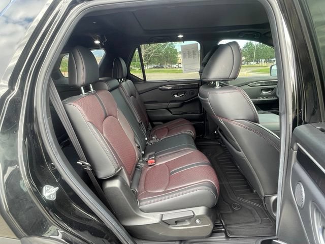 Used 2025 Honda Pilot Black Edition image 30
