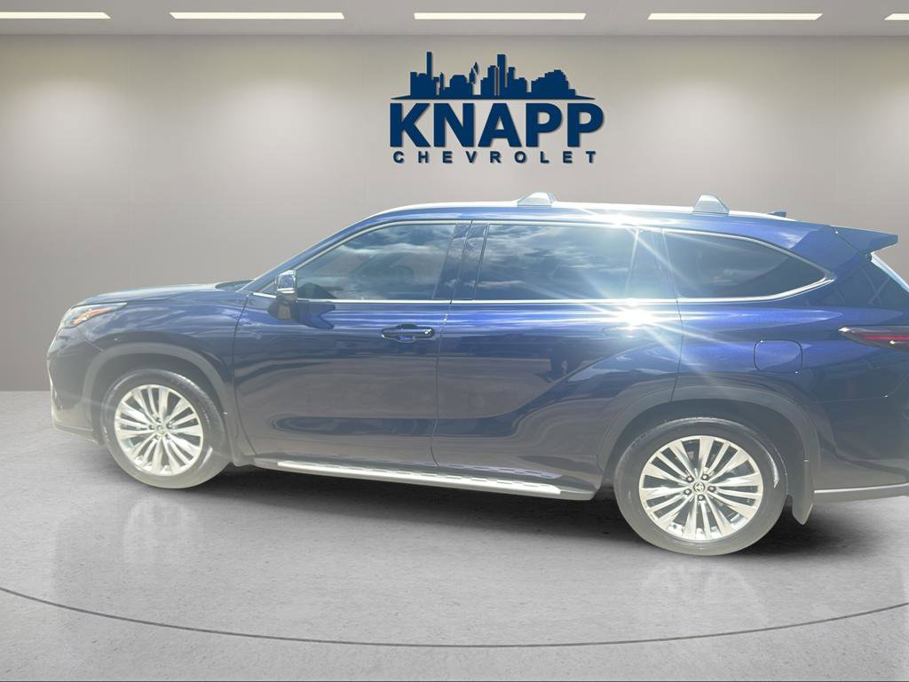 Used 2025 Toyota Highlander Platinum image 14