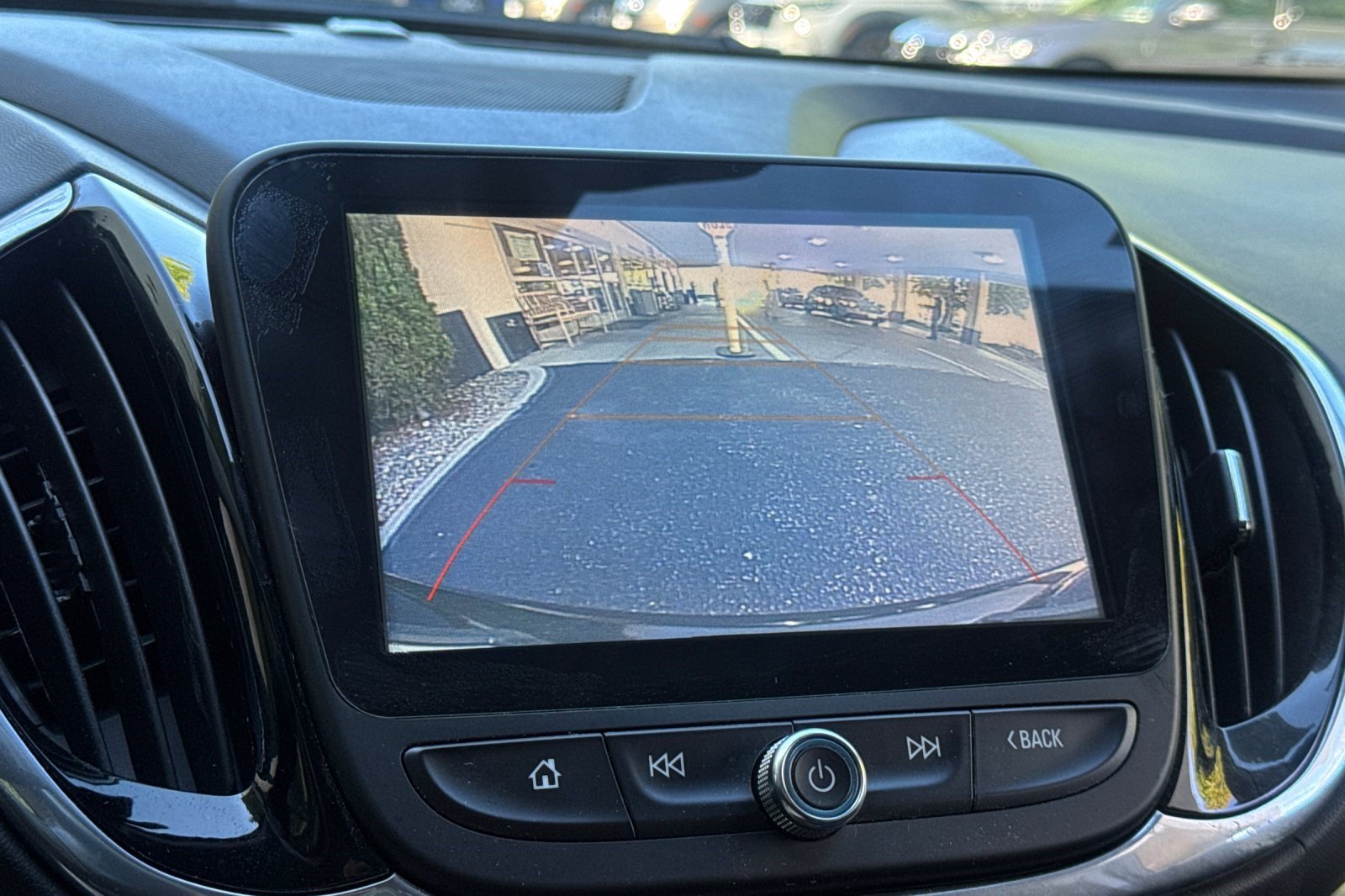 Used 2018 Chevrolet Volt Premier w/ Driver Confidence Package FWD image 20