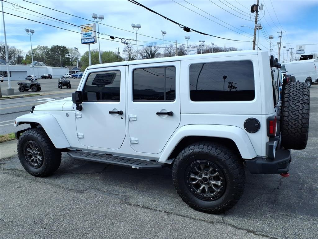 Used 2018 Jeep Wrangler Unlimited Sahara AWD/4WD image 6