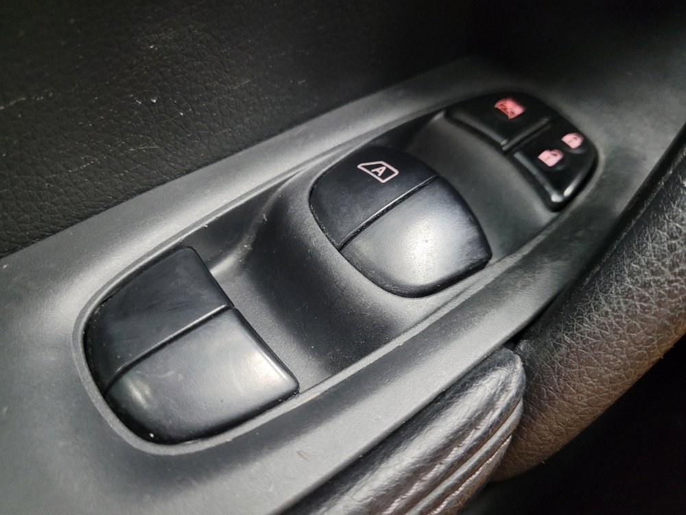 Used 2015 Nissan Rogue S w/ S Family Package image 27