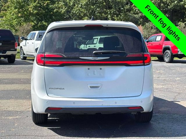 Used 2023 Chrysler Pacifica Touring-L FWD image 38