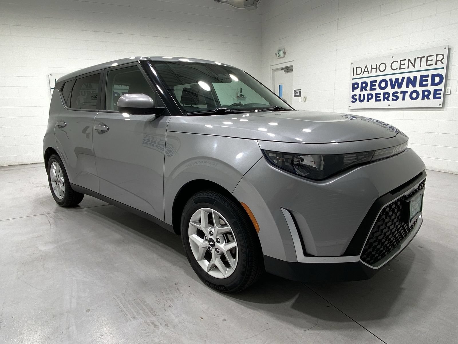 Used 2023 Kia Soul LX w/ Option Group 015 FWD image 2