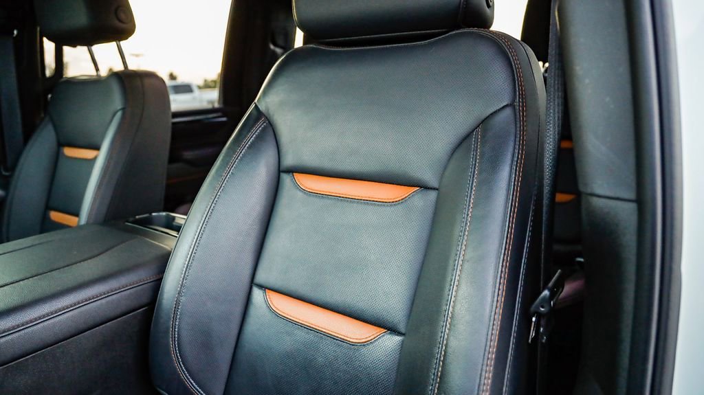 Used 2025 GMC Sierra 2500 AT4 image 28