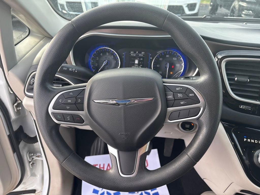 Used 2017 Chrysler Pacifica Touring image 15