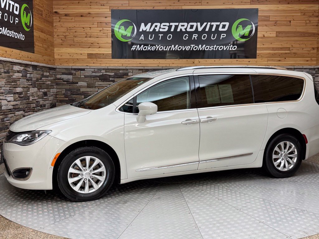 Used 2019 Chrysler Pacifica Touring-L w/ Advanced Safetytec Group FWD image 9