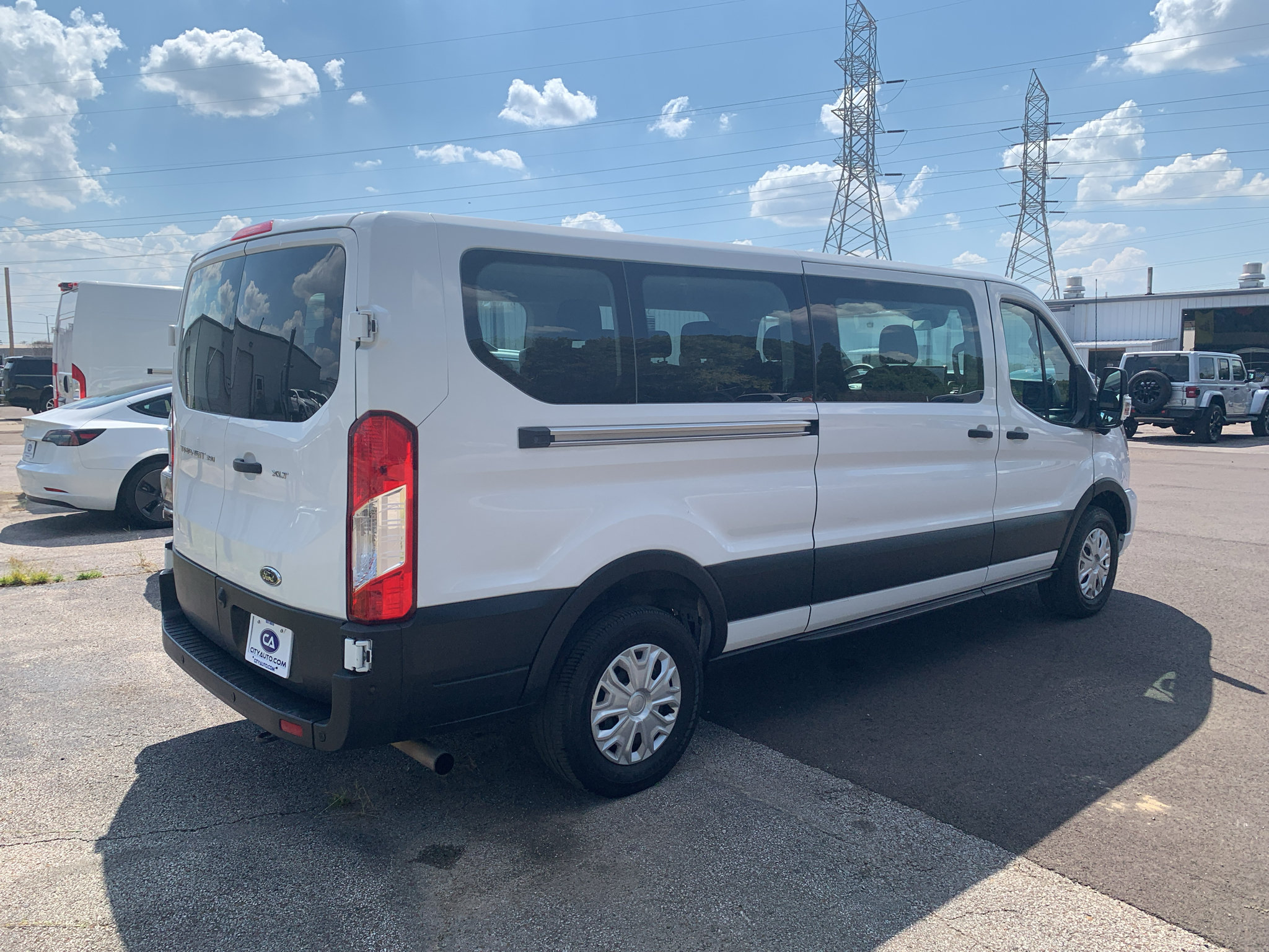 Used 2023 Ford Transit 350 XLT RWD image 3