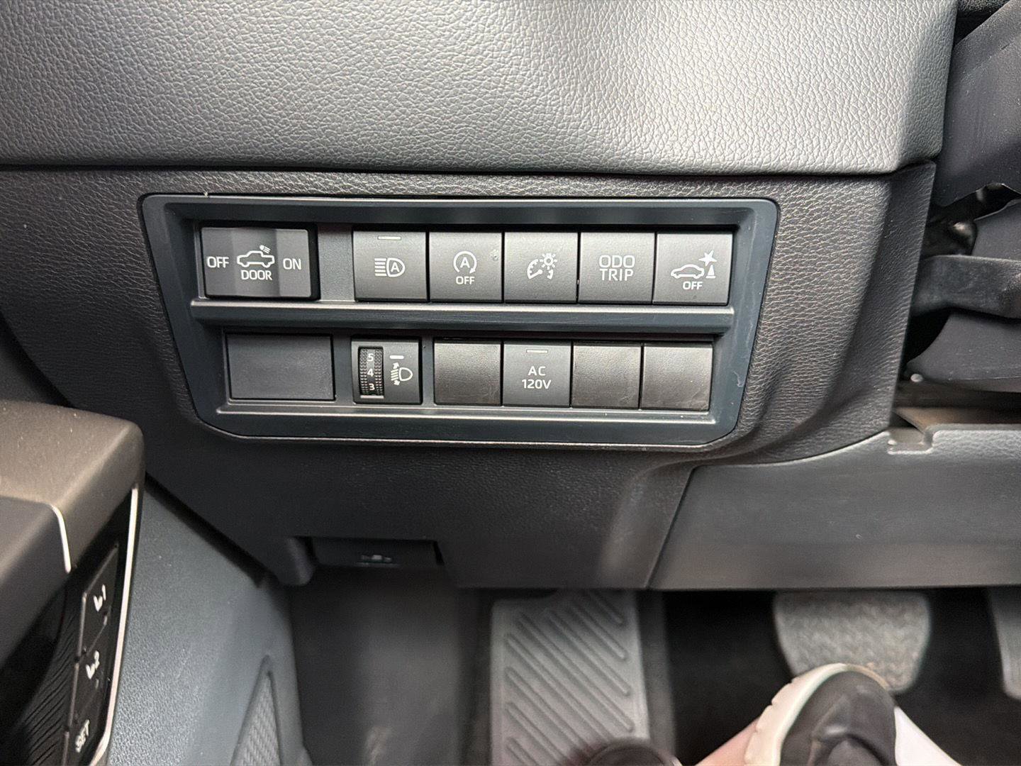 Used 2025 Toyota Tundra Limited w/ Power Package AWD/4WD image 23